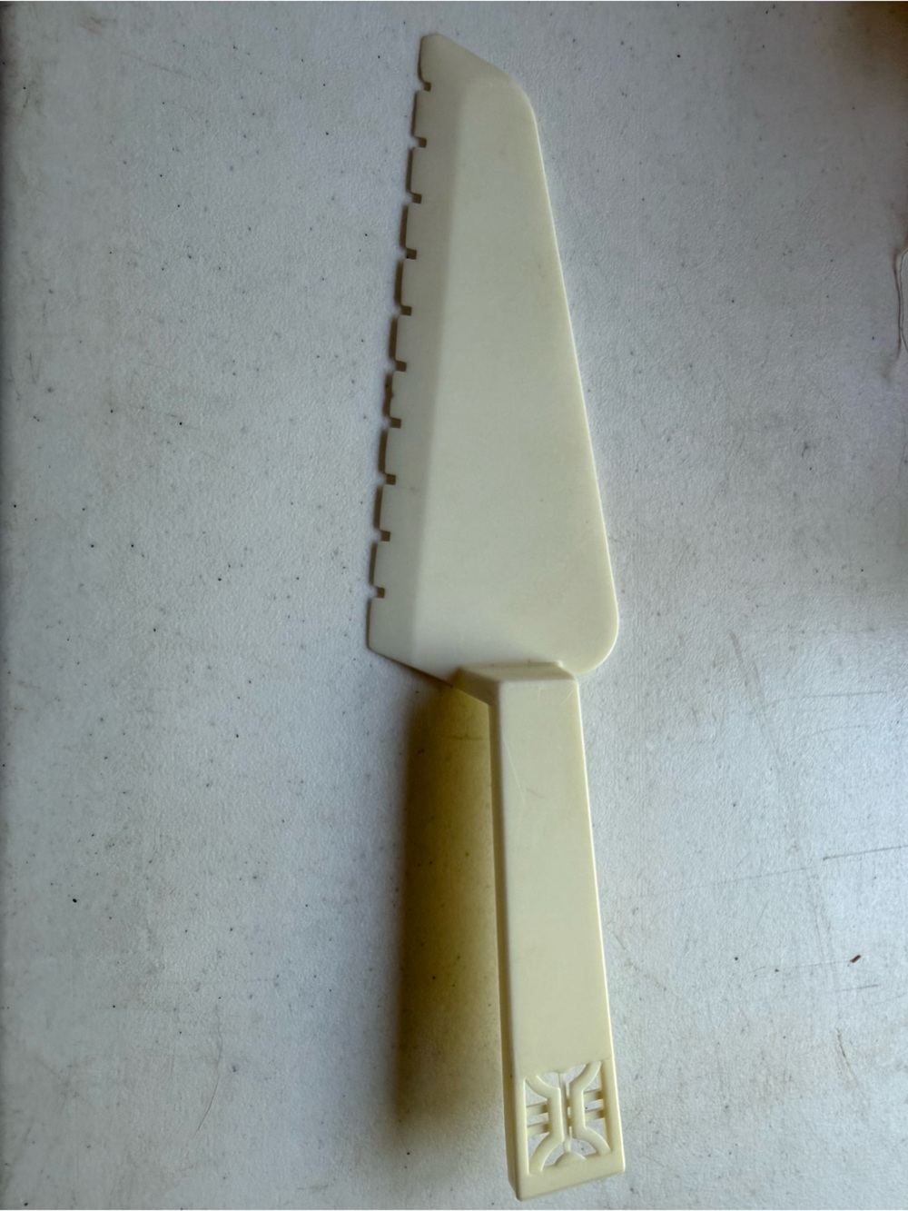 1940’s celluloid pie server